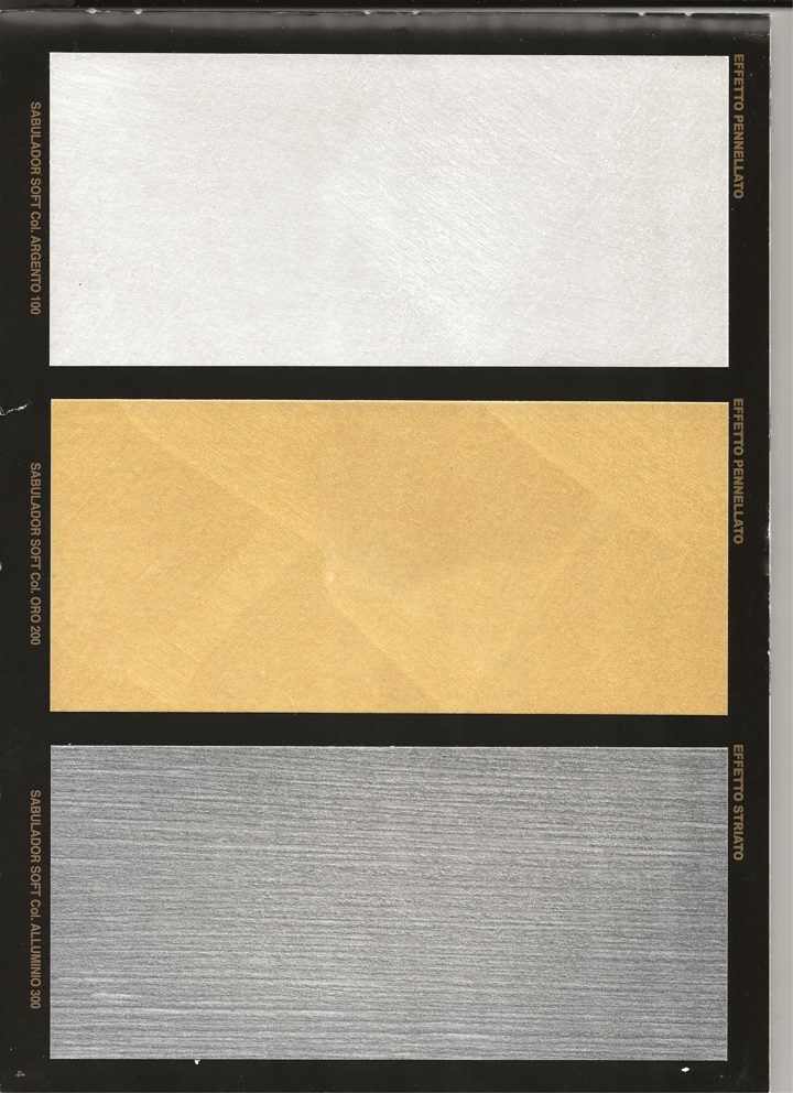 Farbkarte mit drei Effektoberflächen in Weiss, Gold und Silber